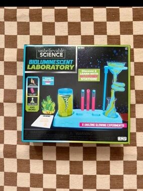 Unbelievable Science Bioluminescent Laboratory Kit - Blue & Neon Green